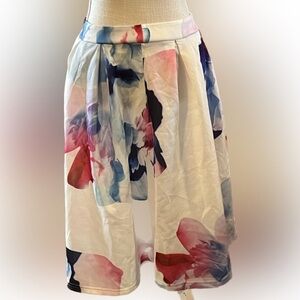 Women’s Box Pleated Skirt. No tag for size or brand. (See description)